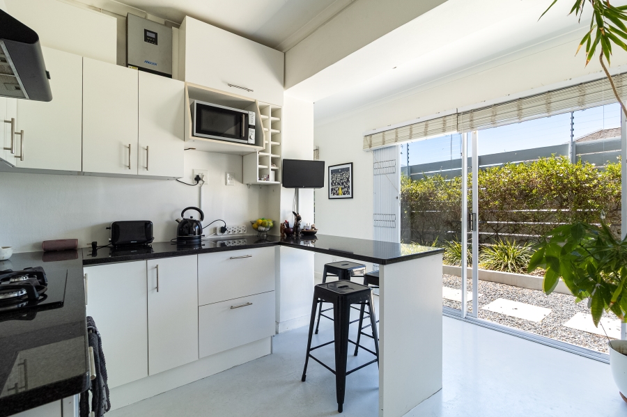 To Let 1 Bedroom Property for Rent in Vredehoek Western Cape